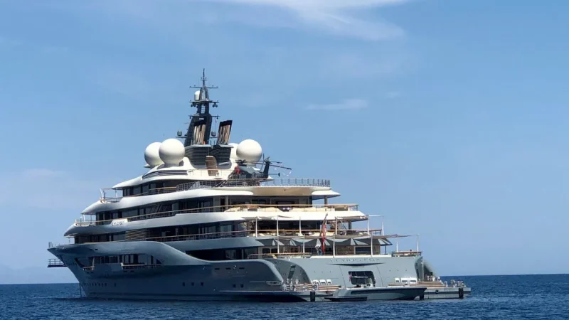 Jeff Bezos’ Superyacht: A Glimpse Into the World’s Most Expensive and Majestic Vessel